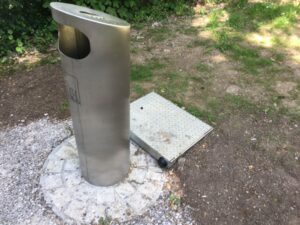 Eine externe Sensorantenne führt das Signal in die Reichweite des Sendermastens. Eine externe Sensorantenne führt das Signal in die Reichweite des Sendermastens.