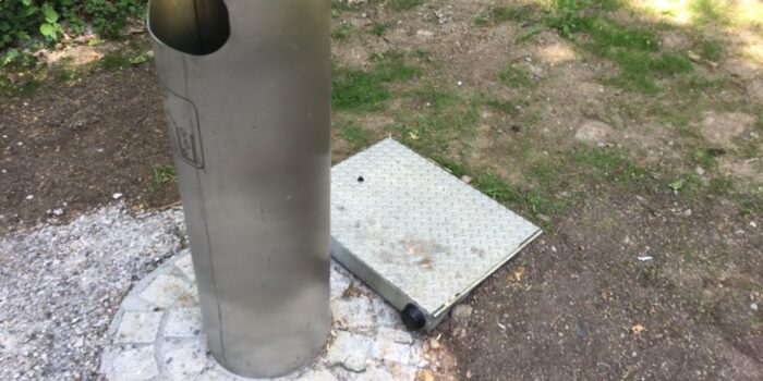 Eine externe Sensorantenne führt das Signal in die Reichweite des Sendermastens.